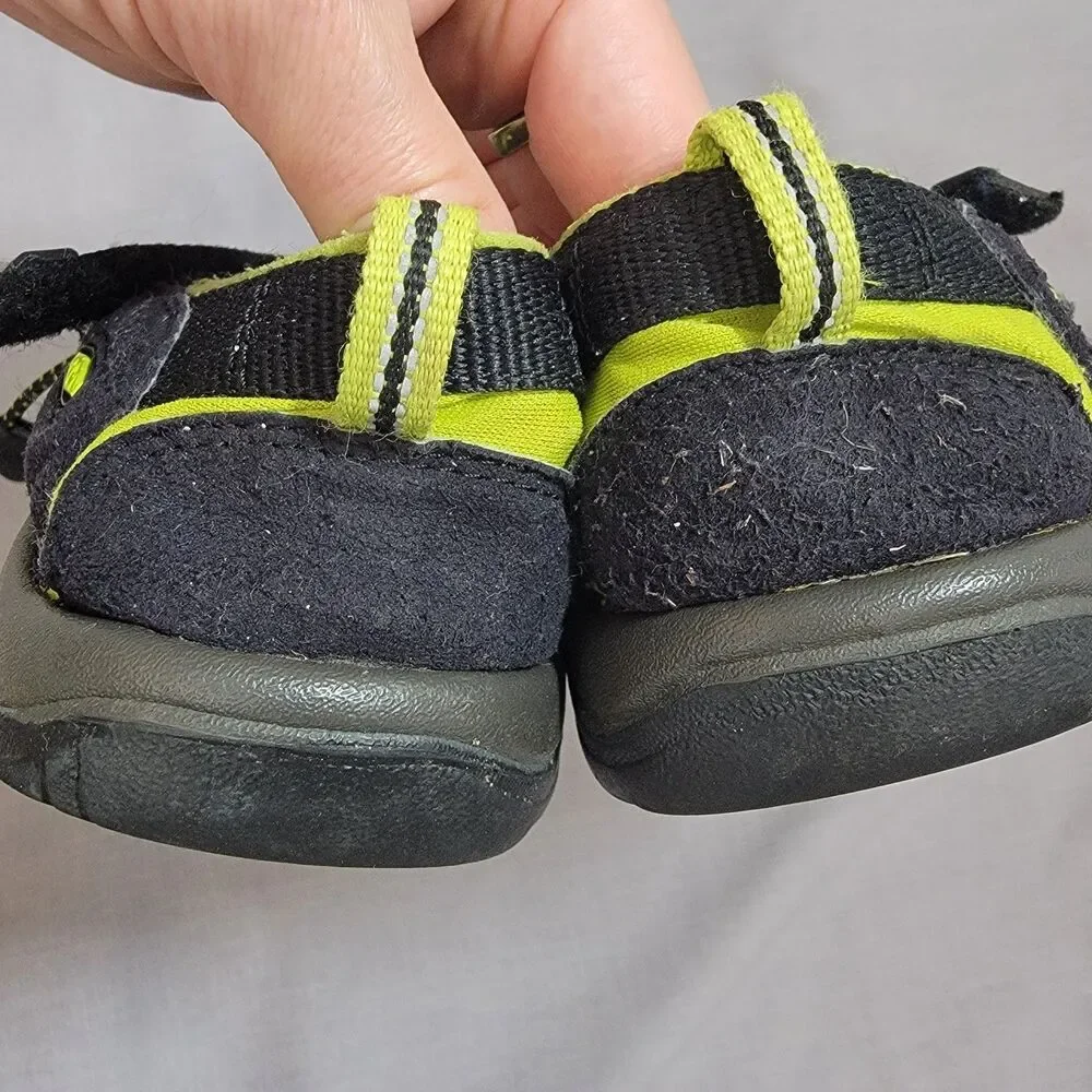 Keen Newport H2 Youth Big Kid youth Sz 4 Close Toe Sandals‎ Neon Green